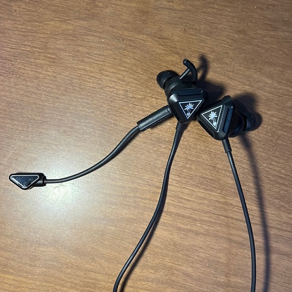 Turtle Bay: Battle Buds In-Ear Gaming Headset - Black/Silver - Picture 2 of 5